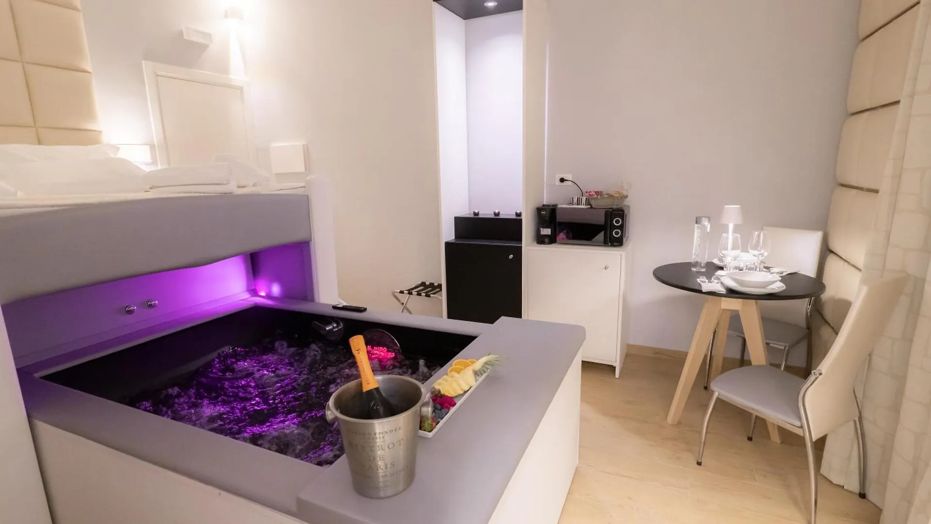 Guest house Alma Suites - Il Nido D'Amore Livorno Italy