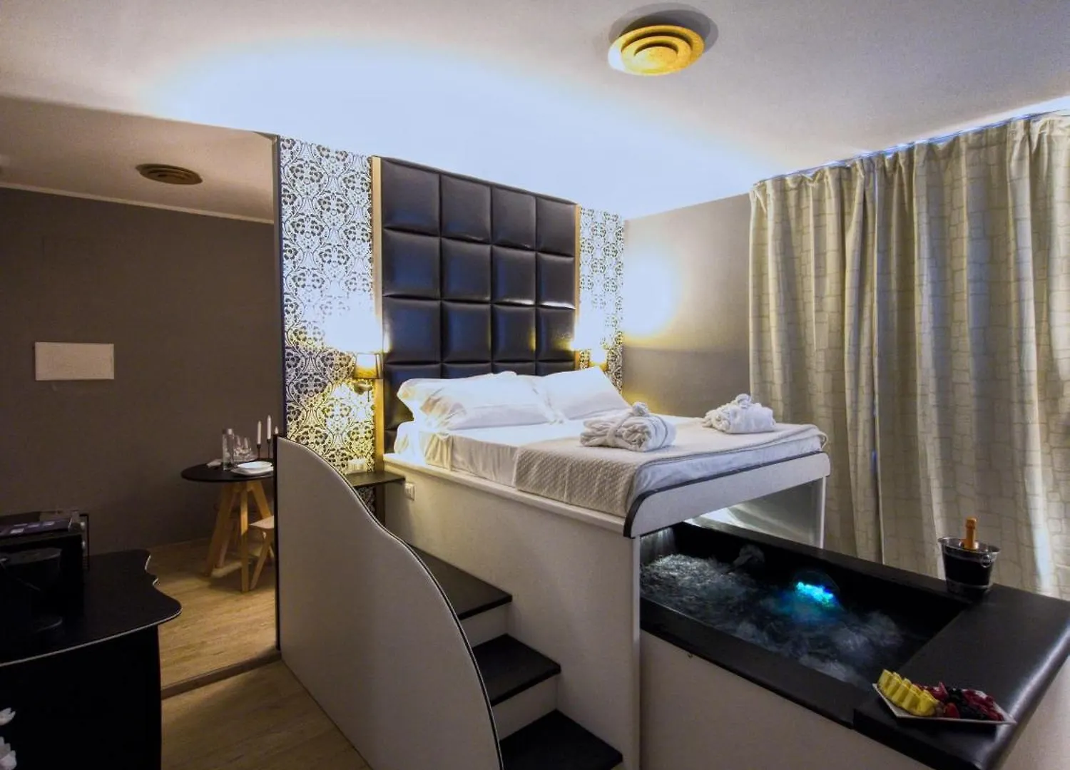 Alma Suites - Il Nido D'Amore Livorno 0*,