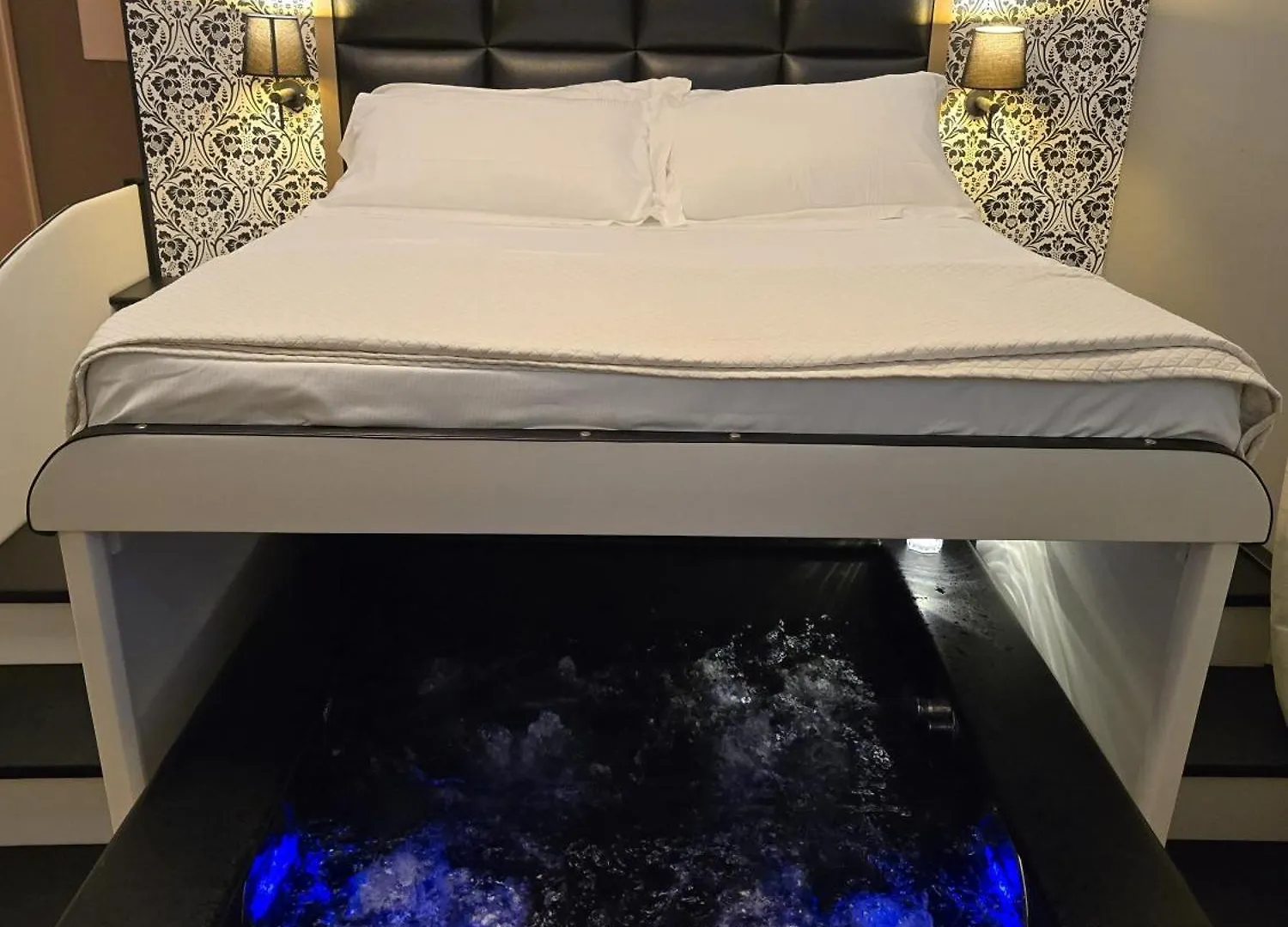 Alma Suites - Il Nido D'Amore Livorno 0*,  Italia